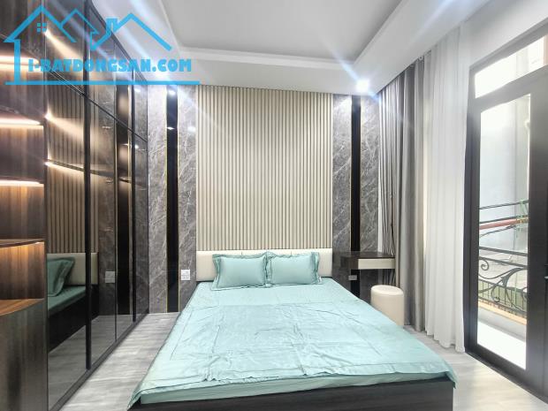 Bán nhà đẹp -  Phố Chùa Láng – 2 thoáng – 5 tầng 4 ngủ - 48m2-10.8 tỷ - 5
