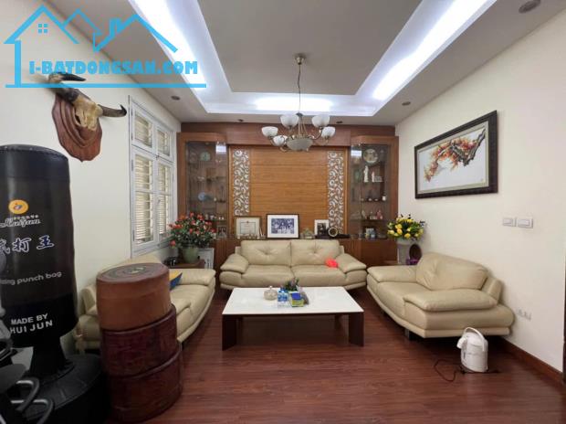 BÁN NHÀ LÔ GÓC PHỐ HÀO NAM - 93M² x 4 TẦNG - Ô TÔ TRÁNH - KINH DOANH SẦM UẤT - 20.5 TỶ