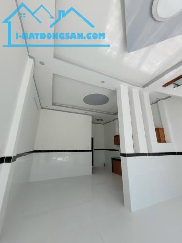 nhà lầu xây mới ngay trạm xăng dầu đức hưng giá chỉ từ 700tr sổ riêng thổ cư - 2