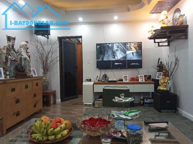Bán căn hộ tập thể 627 Giải Phóng, 2 PN đẹp, sổ đỏ giao dịch luôn, nhỉnh 3 tỷ
