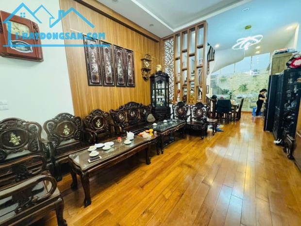 Bán nhà phân lô Đội Cấn - Hai thoáng - Cách ô tô 10m - Có ô chờ thang máy.
