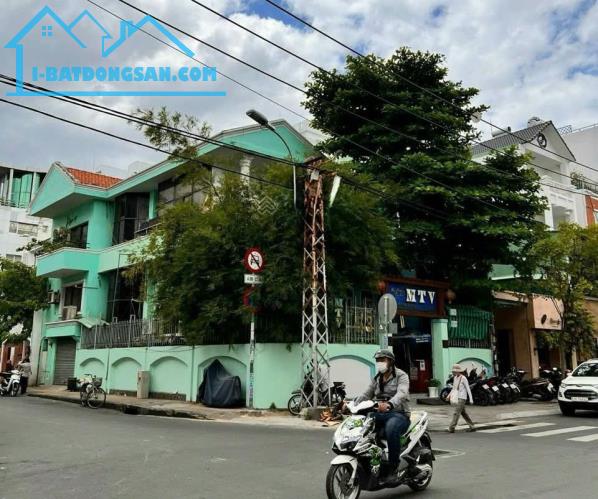 Cho thuê nhà góc 2MT 53 Trần Nhật Duật, Tân Định, Q1. Hầm, Trệt, 2 lầu, DT 10x20 chỉ 150tr