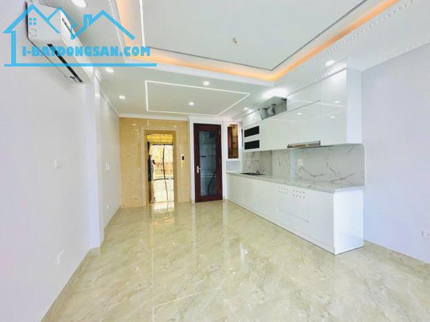 LÔ GÓC PHỐ CẦU GIẤY - 42M2 x 6T - MT 4M - 12.2 TỶ - THANG MÁY - NGÕ Ô TÔ DỪNG ĐỖ 24/24 - 4