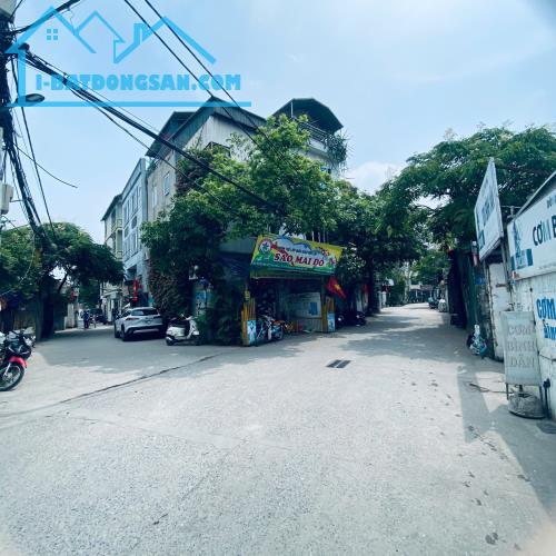 Bán nhà Giải phóng 110m2 - Mặt tiền 9m - Ô tô tránh, KD - Không Quy Hoạch.