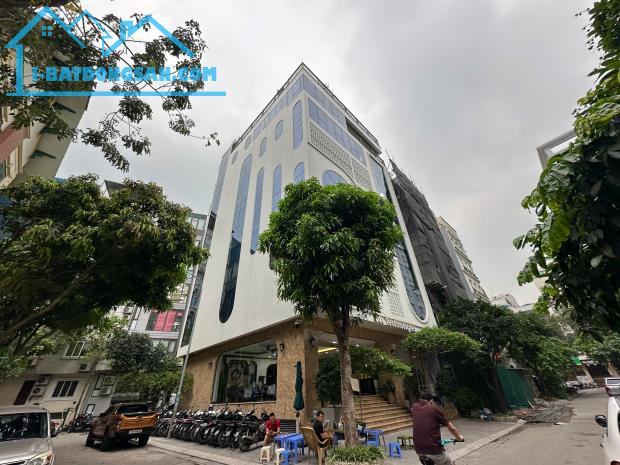 (Tin thật 100%) Bán tòa nhà VP 3 mặt tiền ô tô tránh 186m2 x 8T tại phố Trần Thái Tông -