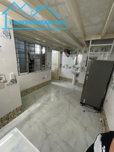 CHÍNH CHỦ CẦN BÁN CĂN NHÀ ĐANG KINH DOANH  5 TẦNG TẠI  667 Đ. Trần Xuân Soạn, Tân Hưng, - 3