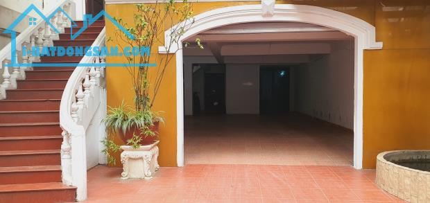 Bán nhà phố Trích Sài, Hồ Tây 215m2, 5T thang máy, mặt tiền 10m view Hồ Tây giá 85 tỷ - 1