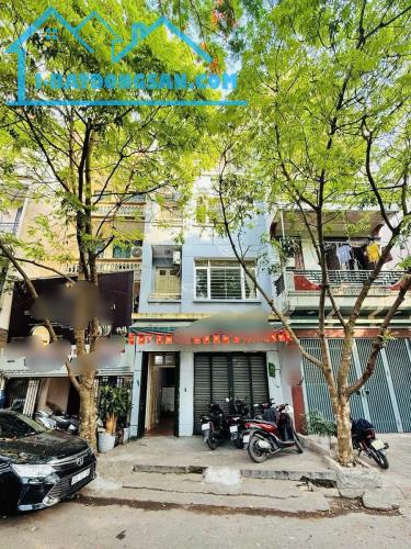 PHÂN LÔ TRUNG KÍNH - 70M2 x 5T - MT 5.2M - 36 TỶ - VÌA HÈ - Ô TÔ TRÁNH - 2 THOÁNG - KD