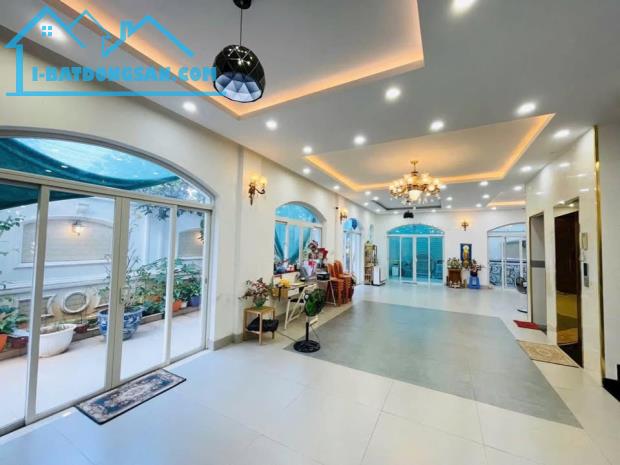 Nhà mặt tiền Phường Phú Mỹ, Quận 7 – 90m² – Thang máy – Để được ô tô – Giá chỉ 14.8 tỷ