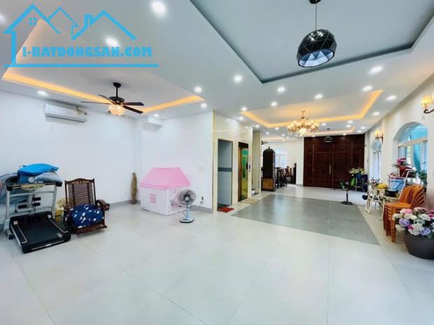 Nhà mặt tiền Phường Phú Mỹ, Quận 7 – 90m² – Thang máy – Để được ô tô – Giá chỉ 14.8 tỷ - 2