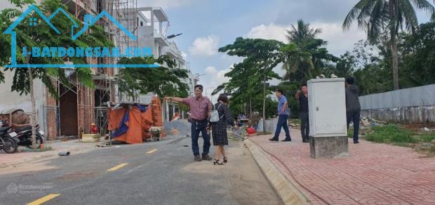 Nhà phố 3 lầu rất đẹp, khu dân cư vip đồng bộ, đường 12m. Nhà rộng gia đình ở thoải mái - 1