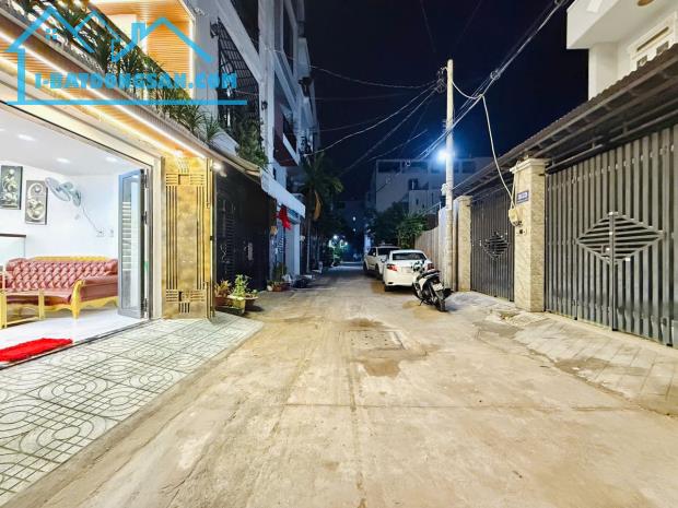 📣5,36 TỶ TL - XE HƠI NGỦ TRONG NHÀ - 5 TẦNG LUNG LINH