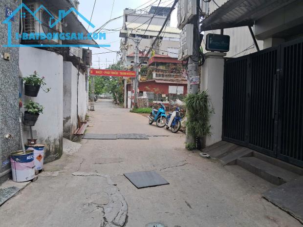 BÁN NHÀ PHỐ NGỌC TRÌ - Ô TÔ VÀO NHÀ - GẦN HỒ - VỊ TRÍ HIẾM - 45M2 HƠN 9 TỶ - 2