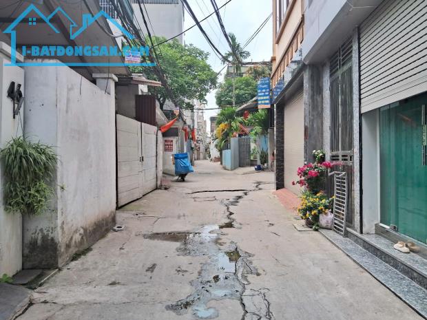 BÁN NHÀ PHỐ NGỌC TRÌ - Ô TÔ VÀO NHÀ - GẦN HỒ - VỊ TRÍ HIẾM - 45M2 HƠN 9 TỶ - 3