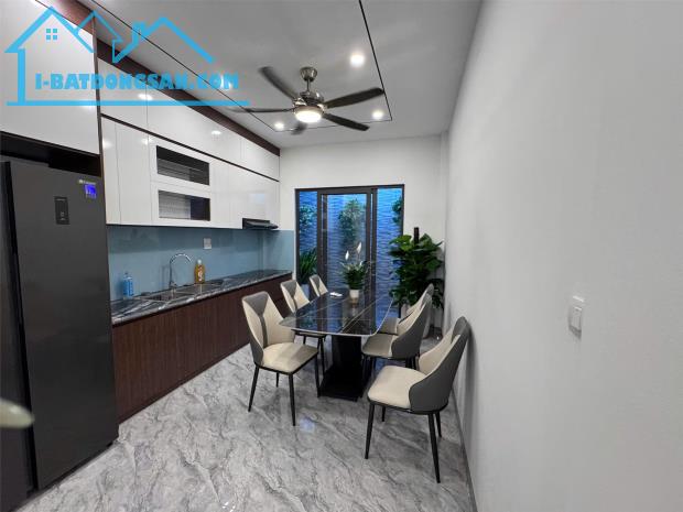 BÁN NHÀ Vũ Xuân Thiều 50m, 4 tầng,mặt ngõ thông,gần dg ôtô tránh đỗ,full nội thất,giá 8.x - 1