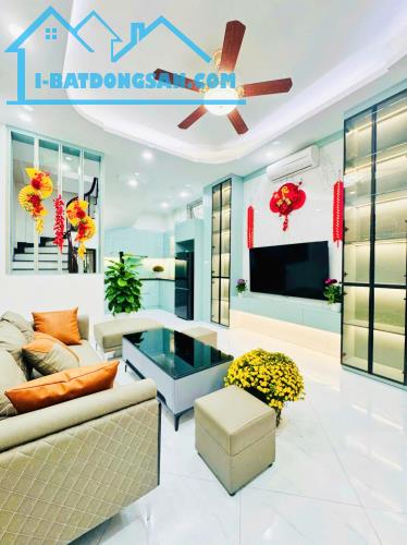 BÁN NHÀ TRẦN ĐẠI NGHĨA, 42M, 5T, ÔTÔ TRÁNH, ĐỖ 24/7, LÔ GÓC, NGÕ THÔNG KINH DOANH, 9.9TỶ