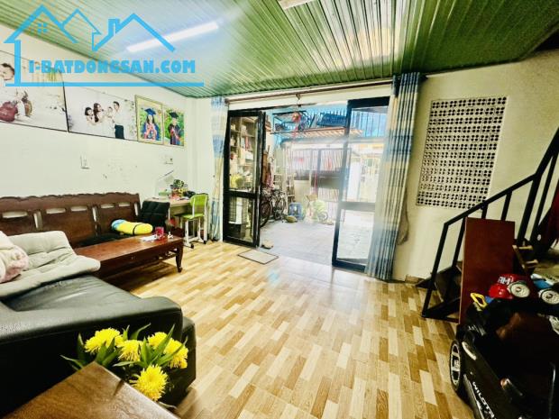 Bán nhà mặt phố Q.9, 60m², 4.6 tỷ, sổ đỏ
 hoặc
Nhà mặt phố Q9, 60m², 2PN, 2WC, 4.6 tỷ, sổ - 1