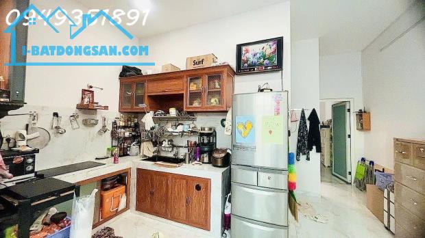 NHÀ 2TẦNG NGANG 5,2M 113M2 2PN SHR HOÀN CÔNG ĐỦ GIÁ 7,3Tỷ 
LH 0949351891 MR TOAN - 1