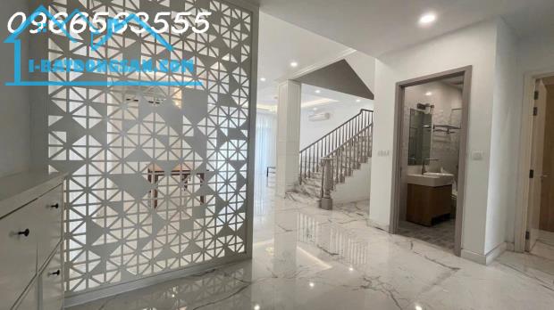 CHO THUÊ BIỆT THƯ LÂU ĐÀI CHATEAU - PHÚ MỸ HƯNG - NHÀ ĐẸP - GIÁ 4000$ - 3