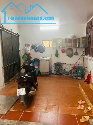 Cho thuê nhà ngõ 174 Tam Trinh, 75m2, 2 tầng, 2 ngủ, 7 Triệu ở gđ, kho, nhóm ngoan