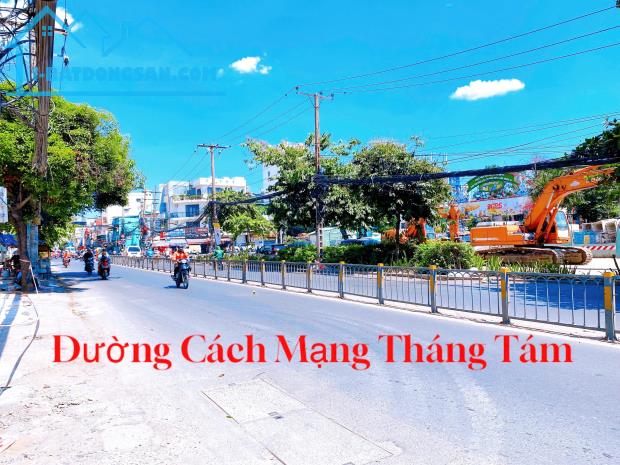Bán nhà mặt tiền Cách Mạng Tháng Tám , QUẬN 10  , Gía 17.5 tỷ- 2 Tầng - DT 82 m2 - 1