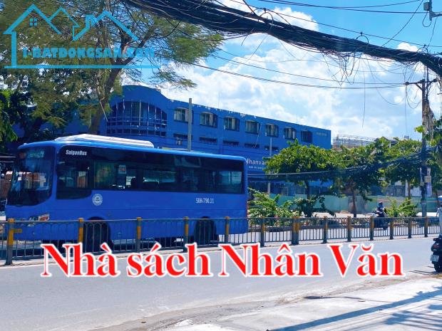 Bán nhà mặt tiền Cách Mạng Tháng Tám , QUẬN 10  , Gía 17.5 tỷ- 2 Tầng - DT 82 m2 - 3