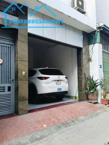 SIÊU RẺ,-NHỈNH 7TỶ  NHÀ DÂN XÂY PHỐ TRẠM 35M2- NGÕ THÔNG- Ô TÔ VÀO NHÀ CHỐT  NHANH