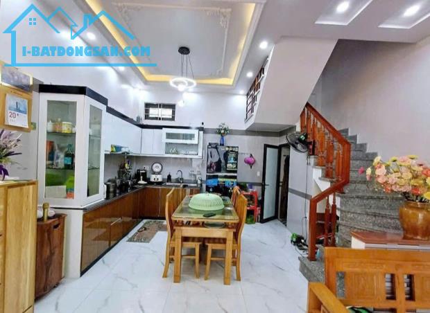 SIÊU RẺ,-NHỈNH 7TỶ  NHÀ DÂN XÂY PHỐ TRẠM 35M2- NGÕ THÔNG- Ô TÔ VÀO NHÀ CHỐT  NHANH - 1