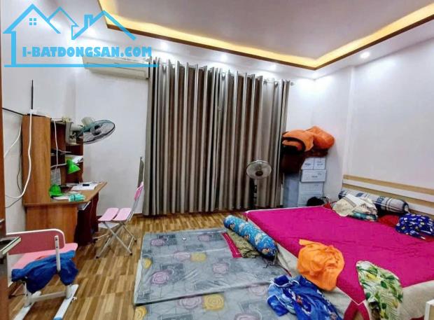 SIÊU RẺ,-NHỈNH 7TỶ  NHÀ DÂN XÂY PHỐ TRẠM 35M2- NGÕ THÔNG- Ô TÔ VÀO NHÀ CHỐT  NHANH - 2