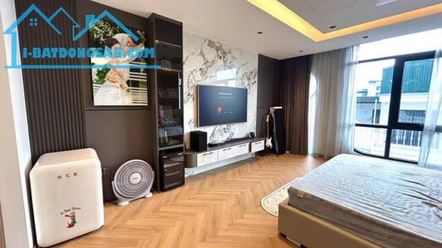 BÁN NHÀ PHỐ GIA THƯỢNG LONG BIÊN 60M2 6T, MT5M VỈA HÈ, DÒNG TIỀN, 31.X TỶ - 4