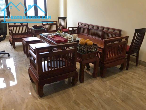 Cần bán 60m2 nhà 6 tầng mặt phố Phạm Khắc Quảng, Giang Biên. Đường rộng 25m, nhà toàn đồ g