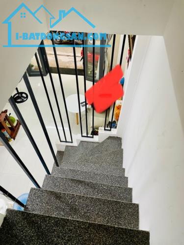Nhà Q.Tân Phú, 2 tầng, nhà mới, ngang gần 4m, chỉ 3tỷ - 2