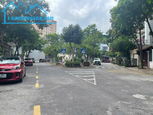 Chính chủ bán lô đất dấu giá TT5 Giang Biên, 73m2 gần đường 22m Giang Biên - 2