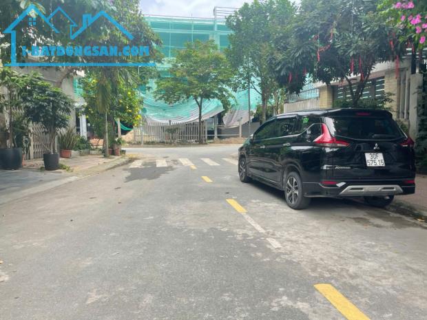 Chính chủ bán lô đất dấu giá TT5 Giang Biên, 73m2 gần đường 22m Giang Biên