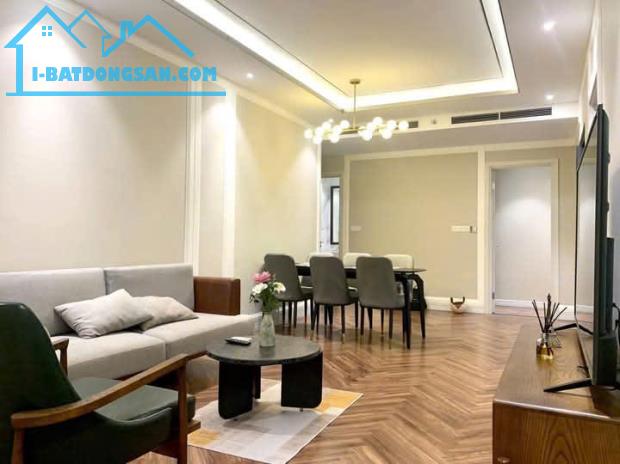 Bán gấp căn hộ chung cư Ngoại Giao Đoàn – 3PN giá chỉ 7 tỷ 4 ( rẻ nhất khu).