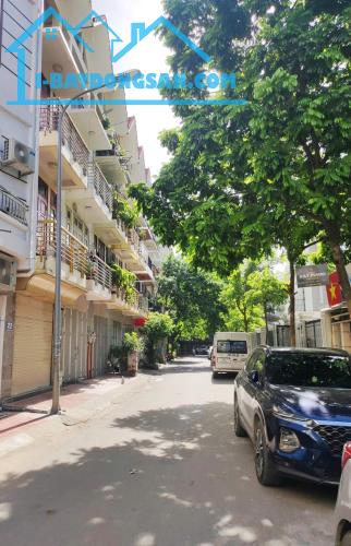 BÁN LK KĐT NAM LA KHÊ, GẦN GA TÀU ĐIỆN, 75M2 GIÁ 17.9 TỶ