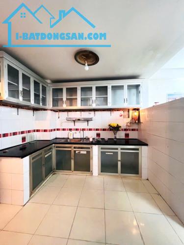 SÁT MẶT TIỀN NGUYỄN ĐÌNH CHÍNH PHÚ NHUẬN, NHÀ 5 TẦNG, 33M2, NGANG 4.5M, 3 PHÒNG, CHỈ 6.15 - 2