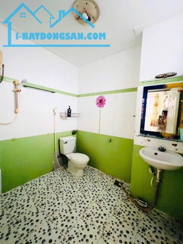 SÁT MẶT TIỀN NGUYỄN ĐÌNH CHÍNH PHÚ NHUẬN, NHÀ 5 TẦNG, 33M2, NGANG 4.5M, 3 PHÒNG, CHỈ 6.15 - 4