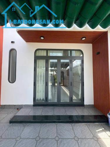 BÁN NHÀ NGAY KV4 THỊ TRẤN ĐỨC HÒA DT 5X23 GIẢM 100TR CHỐT 2TY250 SHR ĐẤT ODT. LH - 2