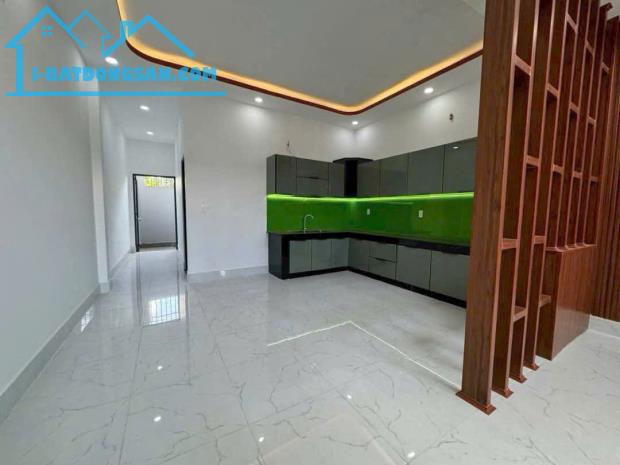 BÁN NHÀ NGAY KV4 THỊ TRẤN ĐỨC HÒA DT 5X23 GIẢM 100TR CHỐT 2TY250 SHR ĐẤT ODT. LH - 5