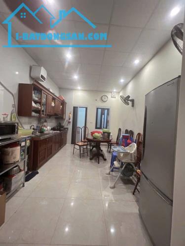 BÁN NHÀ ĐÔNG QUAN, CẦU GIẤY, SIÊU HIẾM, NHÀ DÂN XÂY CHẮC CHẮN, ĐƯỜNG TRƯỚC NHÀ RỘNG Ô TÔ - 1