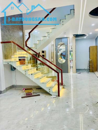 Bán nhà lầu siêu sang P. Tân Phong gần CV Dương Tử Giang chỉ 3tỷ650 - 2