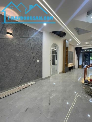Bán nhà lầu siêu sang P. Tân Phong gần CV Dương Tử Giang chỉ 3tỷ650 - 4