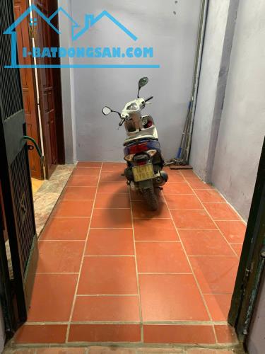 Bán nhà chính chủ 30m2 4 tầng Hoàng Mai chỉ có 2 tỷ 8 quá rẻ