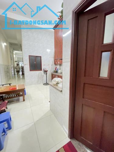 Cần bán nhà 3 tầng mặt tiền Nguyễn Công Trứ.