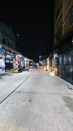 482) 🏡 NHÀ 4 TẦNG CẦN BÁN GẤP – XE HƠI NGỦ TRONG NHÀ 📍 Hẻm 6m thông – Trần Quang Cơ, Phú