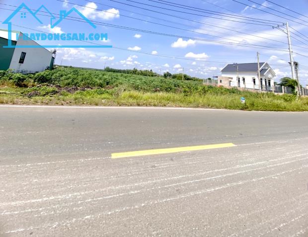 KD LỖ BÁN GẤP 3.300M2 ĐẤT ĐƯỜNG THÔNG KCN NHÀ MÁY ĐANG H.ĐỘNG XÂY TRỌ CHO THUÊ. GIÁ 150TR