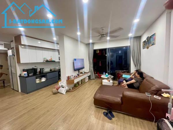 Siêu phẩm chung cư- 3 ngủ- Tầng trung- Quận Hoàng Mai- Lô góc- 3 thoáng- Nhà nguyên bản
