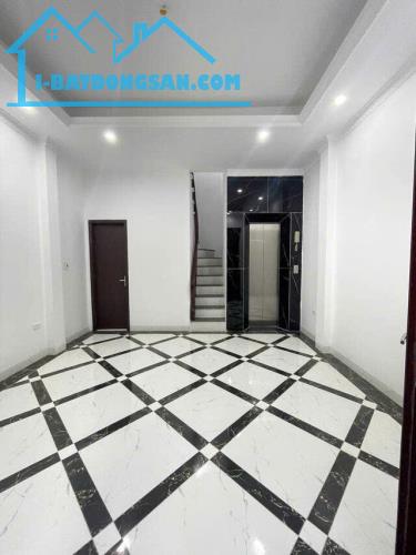 (BÁN SIÊU PHẨM BÁT KHỐI - LONG BIÊN - 6 TẦNG THANG MÁY - LÔ GÓC 2 THOÁNG - NGÕ BA GÁC
