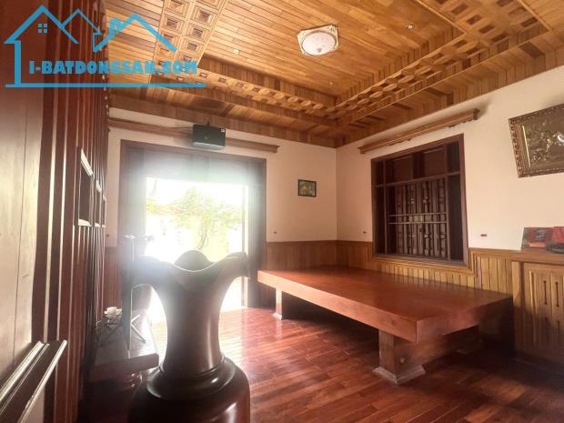 Bán BIỆT THỰ 555m2 Đông Hòa, FULL nội thất Gỗ quý hiếm,cực kì mát - 1